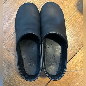 Women’s Black Dansko Clogs